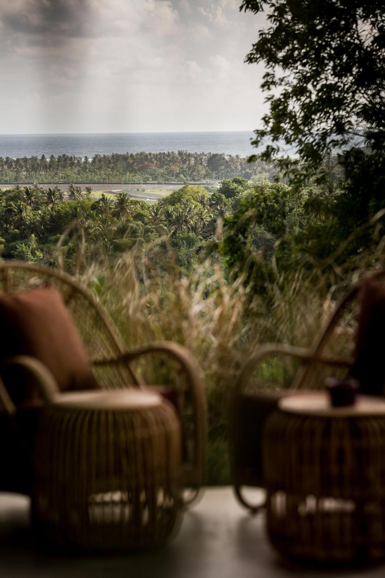 Drop In Surf Lodge Kuta  Экстерьер фото